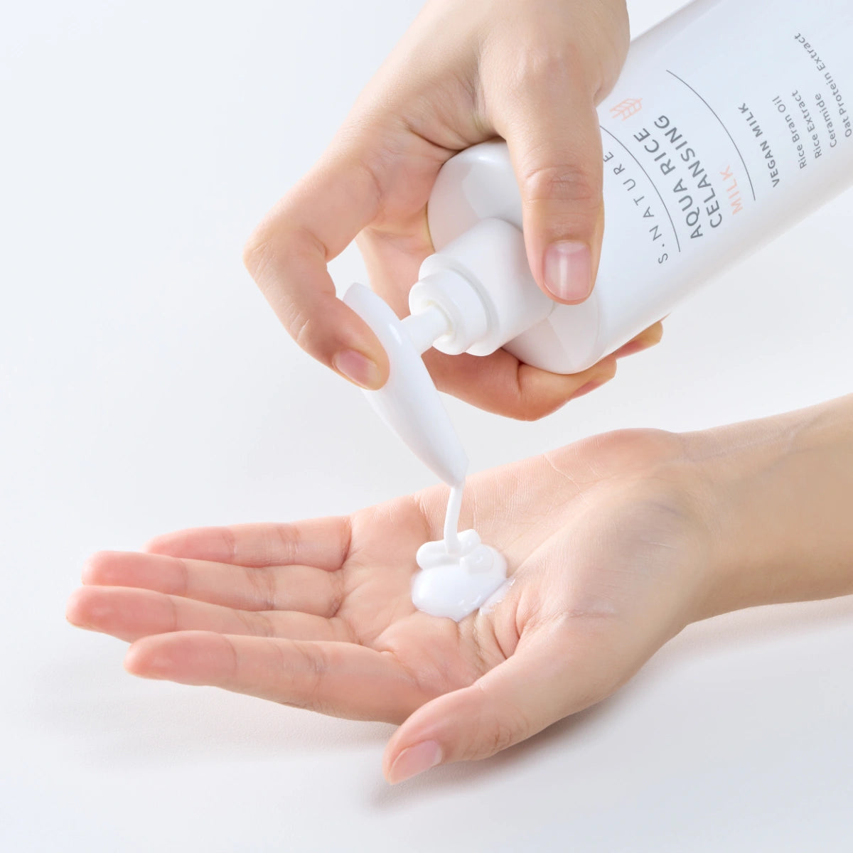 S.Nature Aqua Rice Cleansing Milk kasvojen puhdistusemulsio pumppupullossa