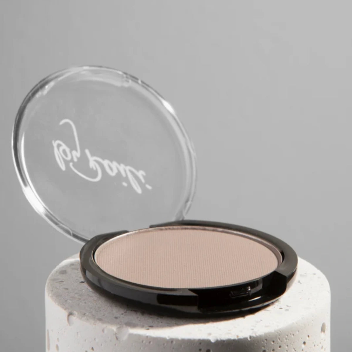 by Raili Velvet Eyeshadow 03 Sand hiekanruskea mattapintainen luomiväri