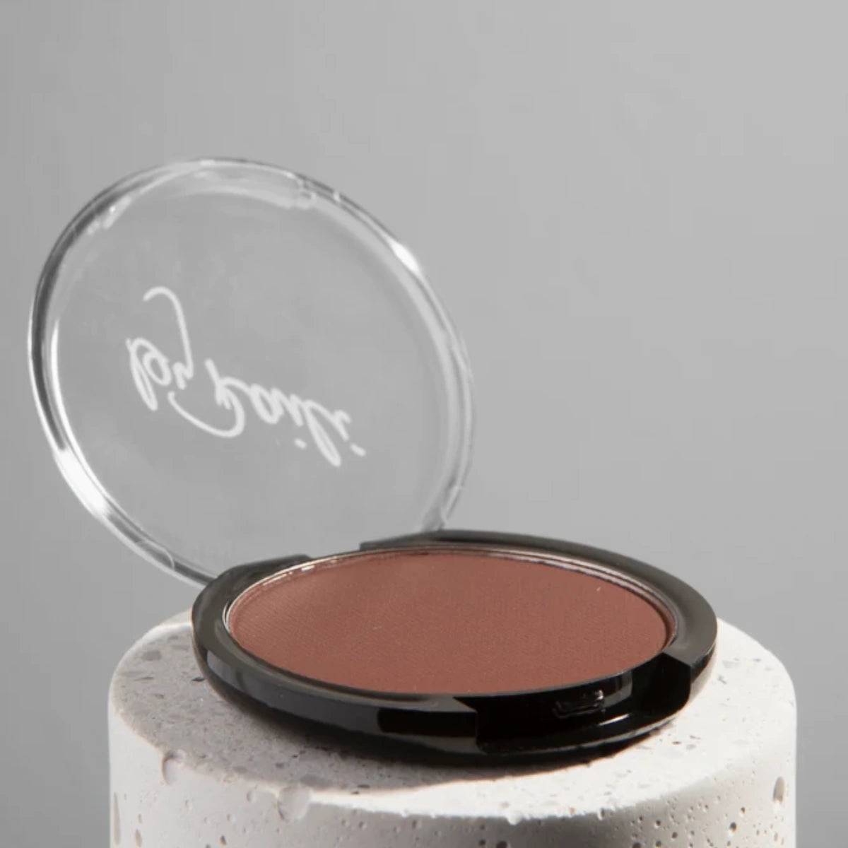 by Raili Velvet Eyeshadow 07 Brown klassisen ruskea luomiväri